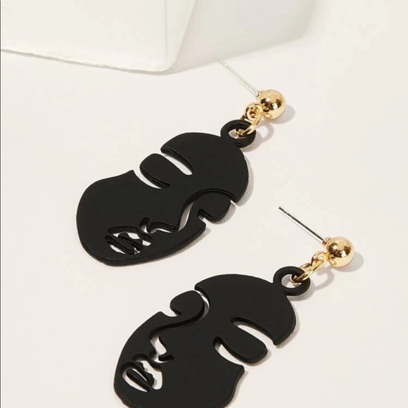 Face Design Drop Earrings - Picture 2 of 2